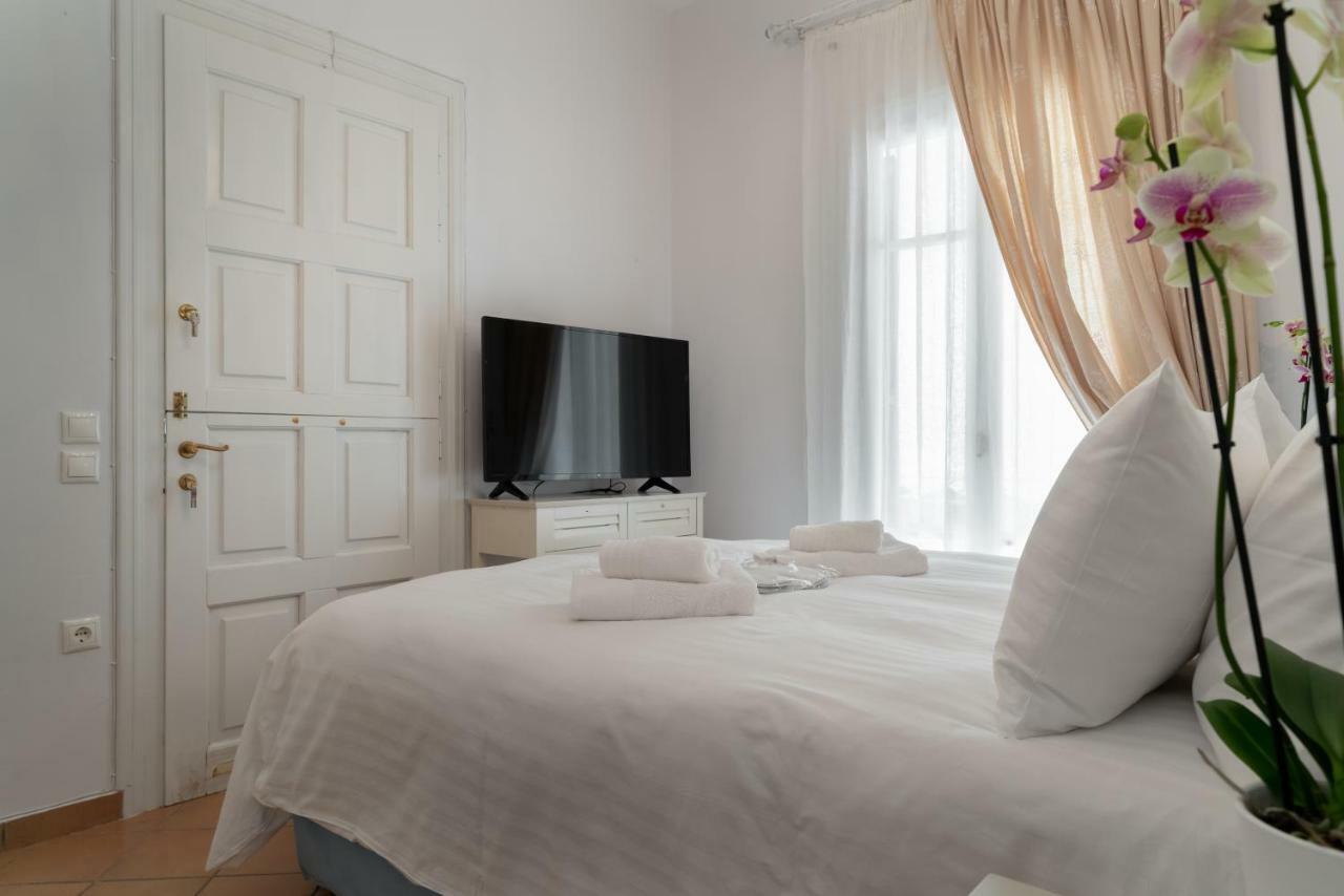 Porto Vecchio Luxury Suites Spetses Town Exterior photo