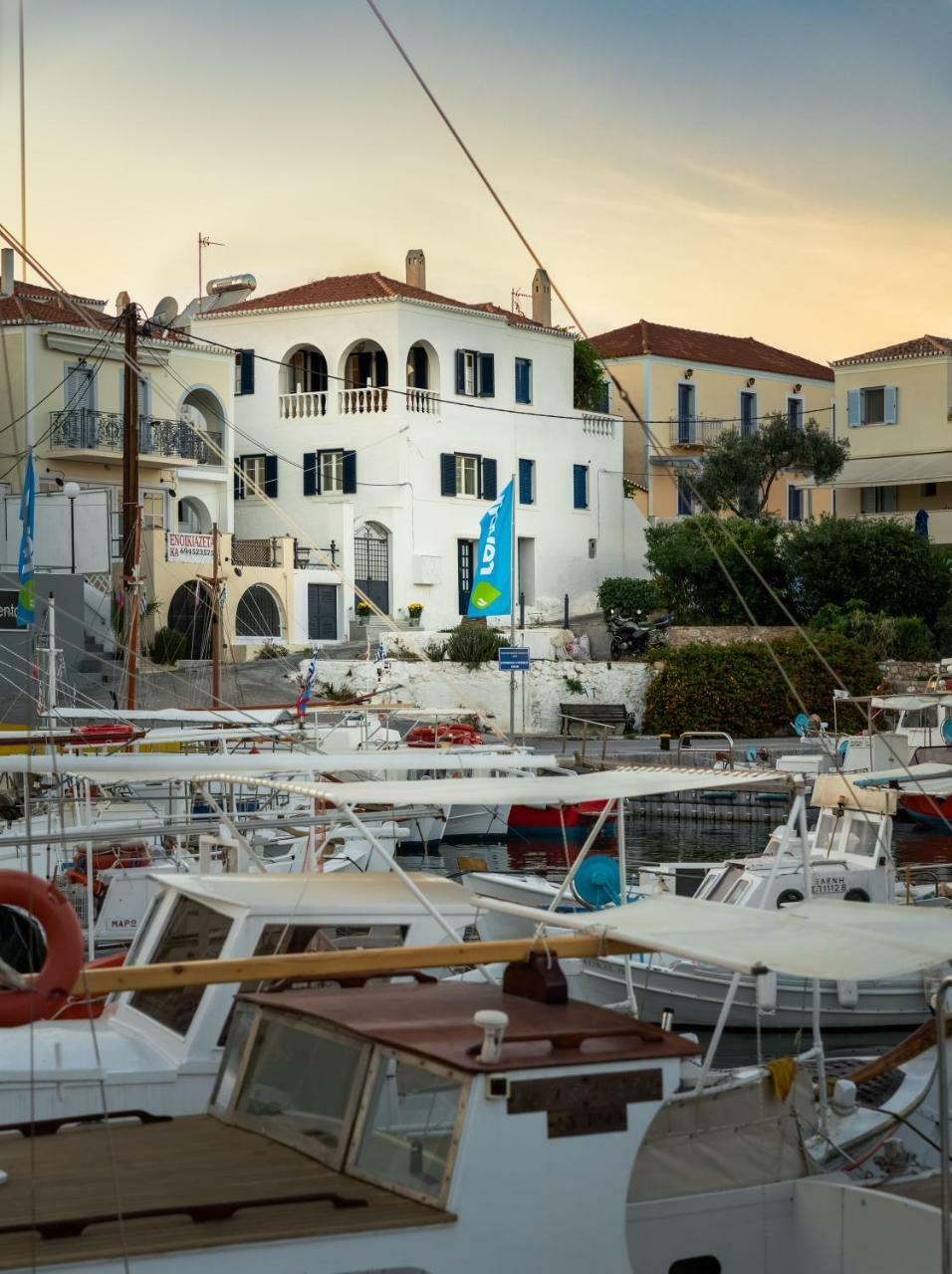 Porto Vecchio Luxury Suites Spetses Town Exterior photo