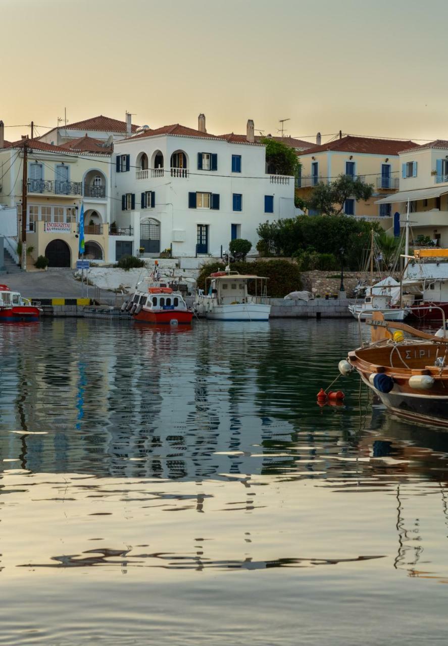 Porto Vecchio Luxury Suites Spetses Town Exterior photo