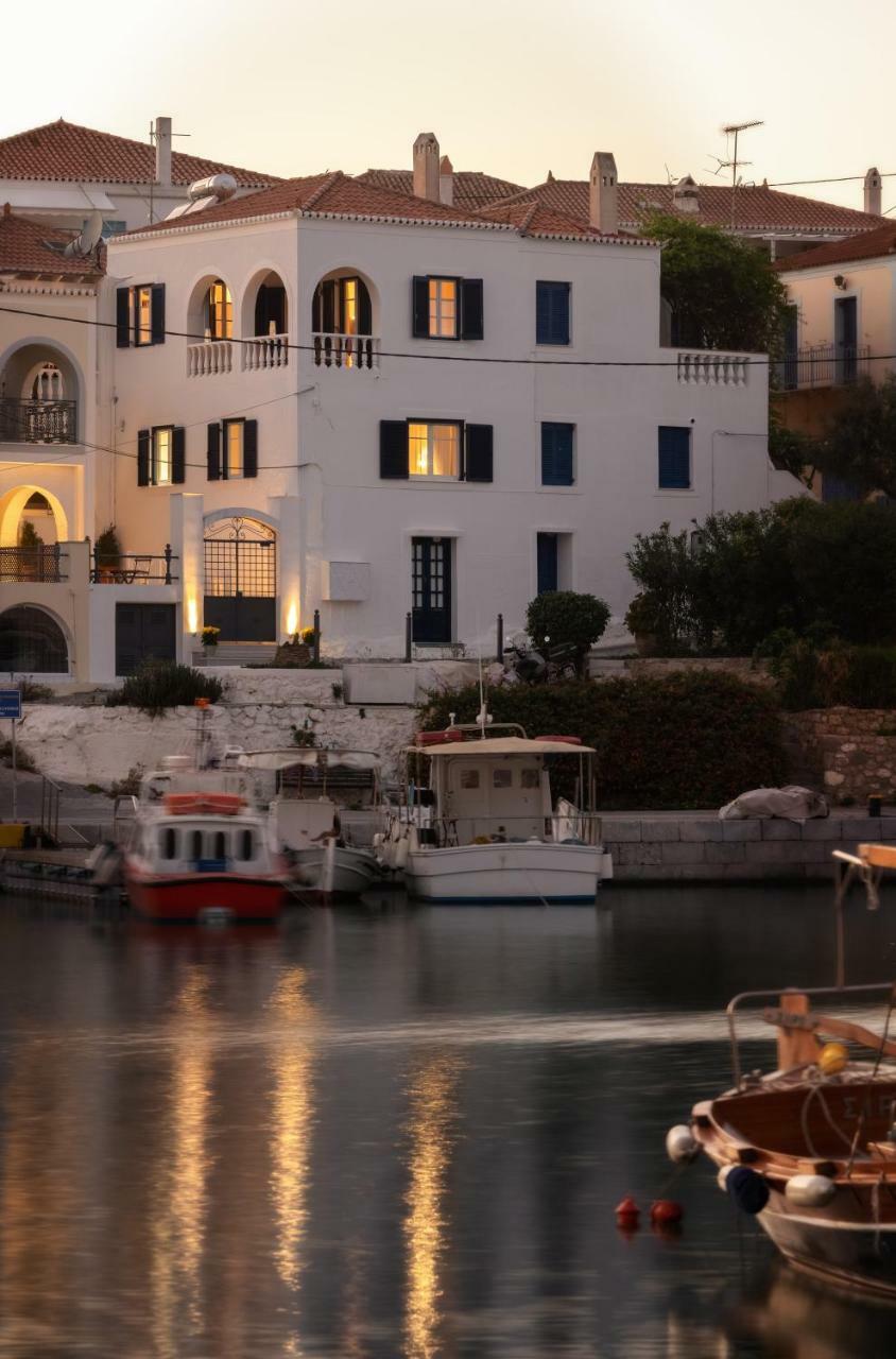 Porto Vecchio Luxury Suites Spetses Town Exterior photo