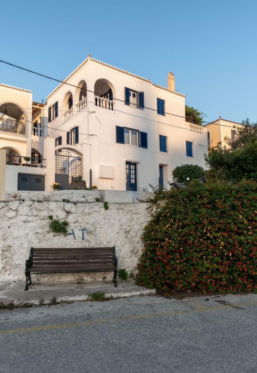 Porto Vecchio Luxury Suites Spetses Town Exterior photo